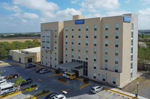 City Express by Marriott Reynosa Aeropuerto - parking