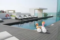 Charthouse Bahrain - Pools