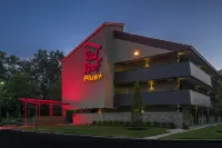 Red Roof Plus+ Wilmington - Newark - parking