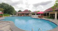 Royal Brongto Hotel - Swimmingpools