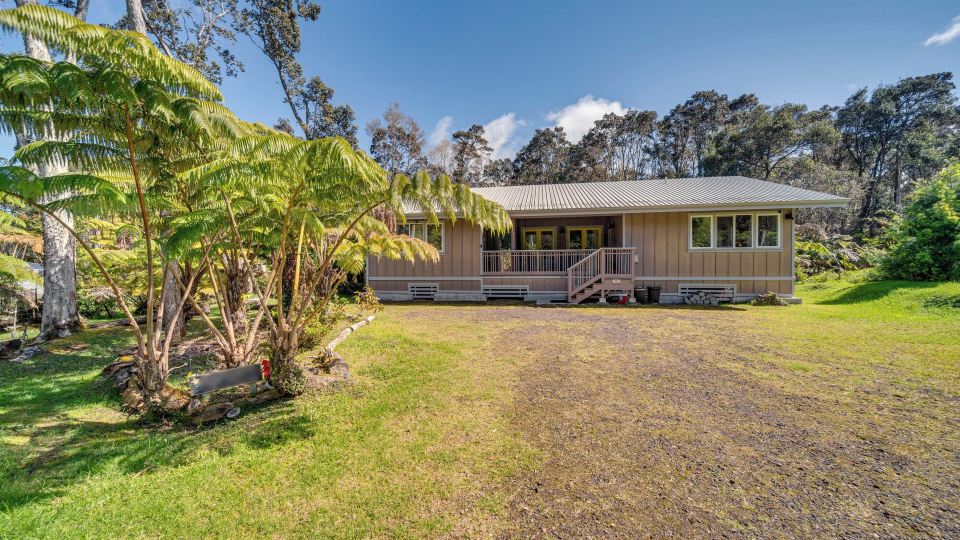 Rainforest Retreat w/ Hot Tub: Mins to Nat'l Park!