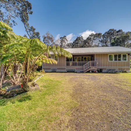 Rainforest Retreat w/ Hot Tub: Mins to Nat'l Park!