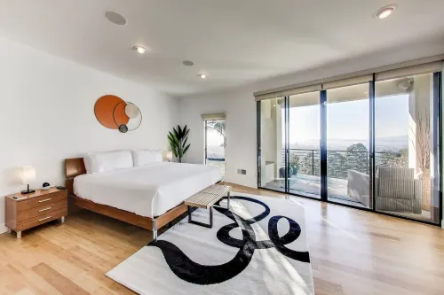 Luxurious Hillside Home w/AC & Gorgeous SF Views! - 4 ดาว