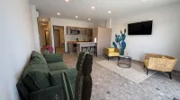 Bushiri's Long Life Building-2BD/1BA APT-Sleeps 4 - 2-نجوم