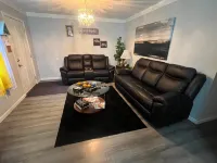 Jimmie's House is a cozy newly remodel three bedroom home that can accommodate 5 - Homestays