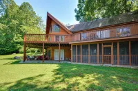 Pinnacle Lakefront Retreat: Dock, Canoe & Fire Pit - 3 tähden