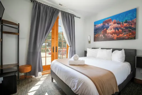 Park City Hostel: Bed In 6 or 8 Bed Dorm - Mountain view