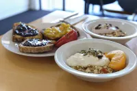 Harbourside Lodge - breakfast