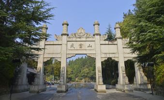 Wudang Huihe Hotel (Entrance store of Wudang Mountain Scenic Area)