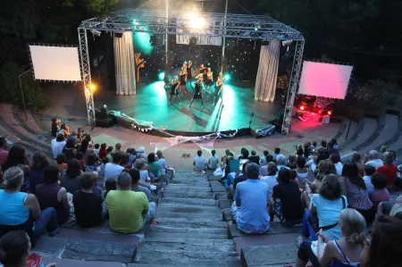 Residence Les Restanques du Golfe de St-Tropez Отели рядом с достопримечательностью «Camping Les Mûres»