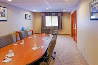 Holiday Inn Express & Suites Boston - Marlboro Hotels in Berlin