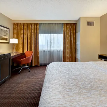 Hampton Inn NY-JFK Отели рядом с достопримечательностью «Железнодорожная станция JFK Air Train»