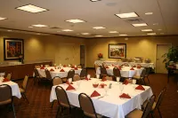 Hampton Inn & Suites Warren - 2-Star