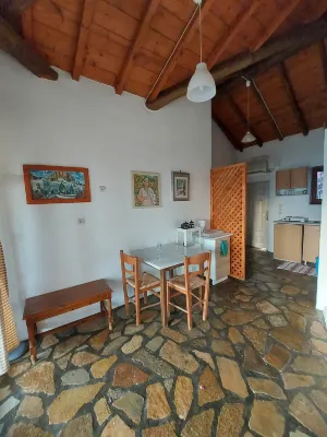 Astonishing House with Sea View in Samos Island Psili Ammos Beach附近的飯店