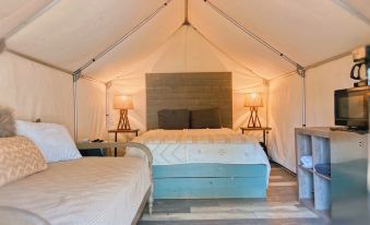 4 Blue River Camp - Glamping Cabin