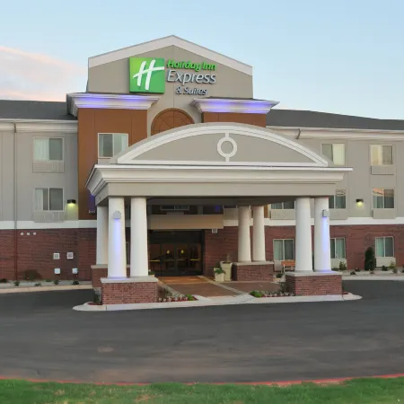 Holiday Inn Express & Suites CLINTON by IHG