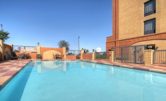 Holiday Inn Express & Suites Albuquerque Midtown