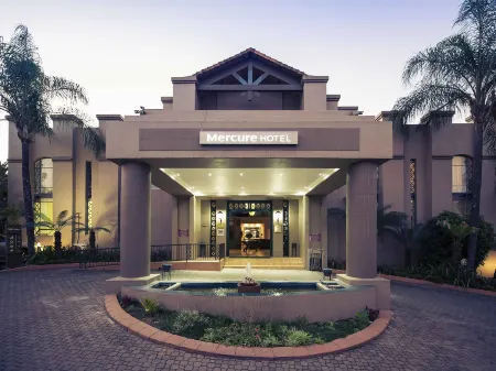 Mercure Nelspruit Hotel Отели в г. Эхланзени