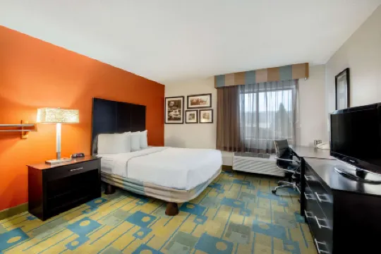 La Quinta Inn & Suites by Wyndham Mansfield Oh