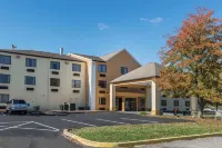 Quality Inn & Suites Hotels in Harmarville