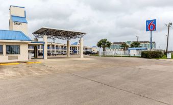 Motel 6 Port Lavaca, TX - Beach