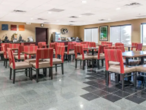 Comfort Suites Hotels in Wixom