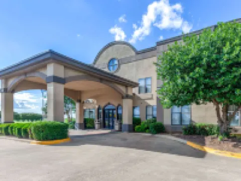 Quality Inn & Suites Durant Hotels in Durant