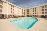 Hampton Inn Columbus-International Airport