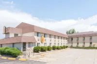 Super 8 by Wyndham Buffalo Hôtels à : Buffalo