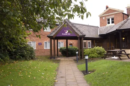 Premier Inn Wirral (Childer Thornton) Отели в г. Эллесмер-Порт