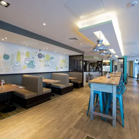 Premier Inn Manchester Salford Media City Отели рядом с достопримечательностью «Стадион «Эй-Джей Белл»»