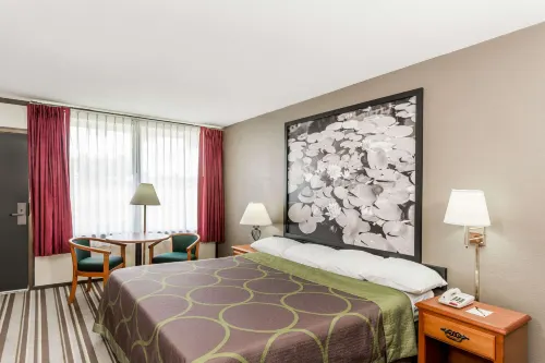 Super 8 by Wyndham Valdosta Mall - 2-Star