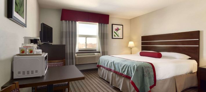 Super 8 by Wyndham Saskatoon Near Downtown Hôtels à&nbsp;: Saskatoon