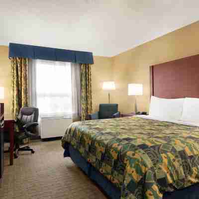 Travelodge by Wyndham Oshawa Whitby Rooms