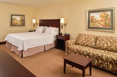 Hampton Inn Staunton Hotels near Fastrax