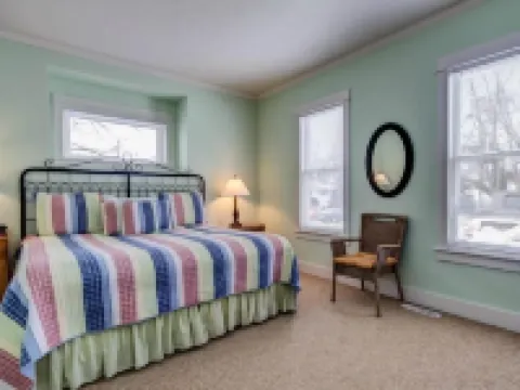 Captain's Cottage Suites Hotels in Grand Haven