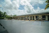Travelodge by Wyndham Florida City/Homestead/Everglades - parking