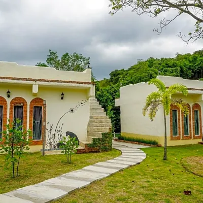 Dandelion Resort Hotels near Boeklueng Hotspring