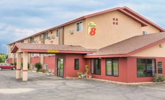 Super 8 by Wyndham Worthington Minnesota