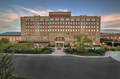Carnegie Hotel & Spa Hotel dekat Zane Whitson Welcome Center