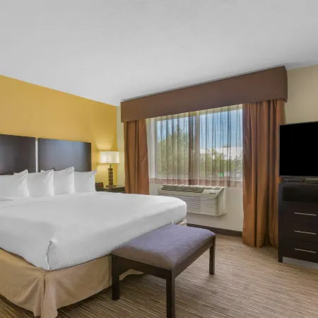 Best Western Plus the Four Corners Inn