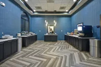 Hampton Inn and Suites Los Angeles Burbank Airport - Airport Shuttle
