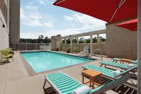 Home2 Suites by Hilton Savannah Airport - プール