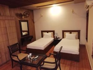 Silk Hotel - Faisalabad