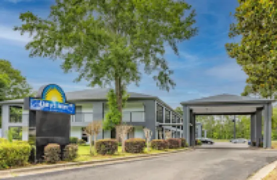 Days Inn by Wyndham Pensacola I-10