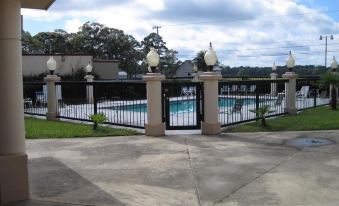 Oakwood Inn