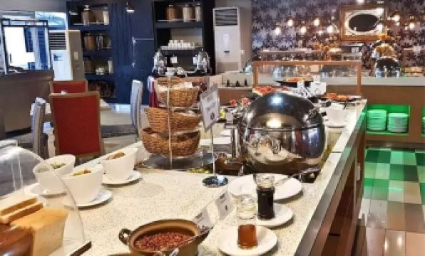 The Centrepoint Hotel