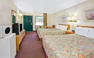 Super 8 by Wyndham Marietta/West/ATL Area Hotel in zona Sound Sensations