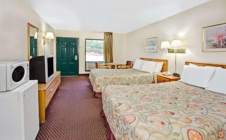 Super 8 by Wyndham Marietta/West/ATL Area