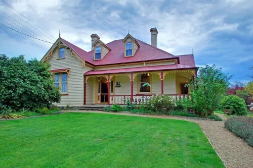 Cambridge House Hotels in Geeveston